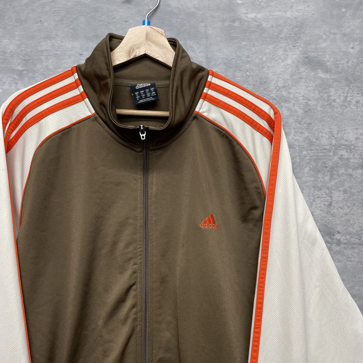 00s vintage 古着　ビンテージ　アディダス　adidas トラックジャケット　胸元ロゴ　ストリート　スポーツ