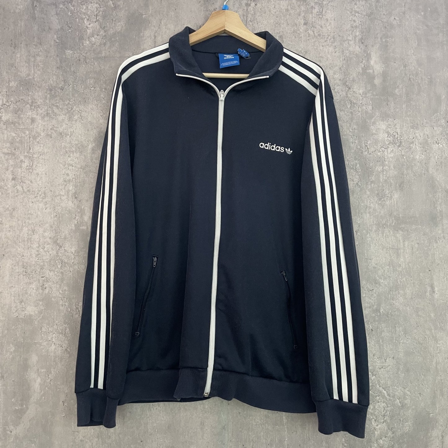 00s vintage 古着　ビンテージ　アディダス　adidas トラックジャケット　胸元ロゴ　ストリート　スポーツ　カジュアル