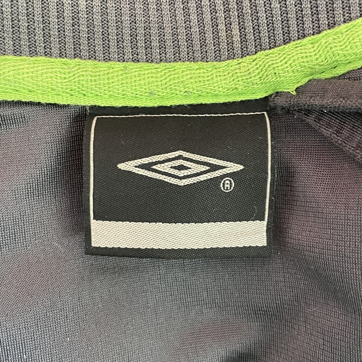 00s vintage 古着　ビンテージ　UMBRO アンブロ　トラックジャケット　ジャージ　刺繍ロゴ　スポーツ