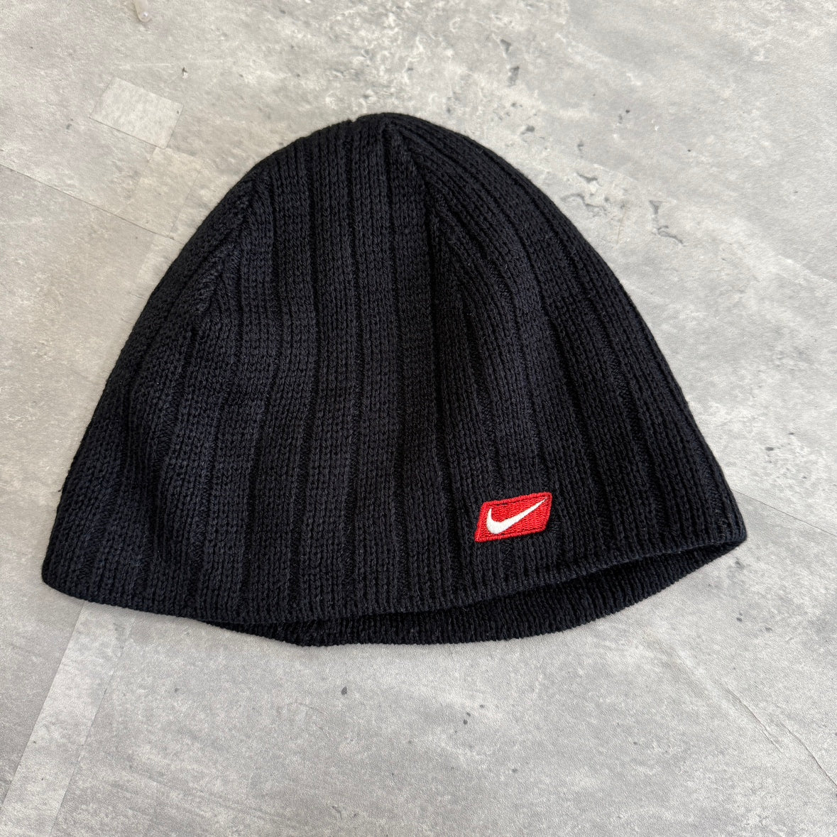 NIKE ニット帽子 フロント刺繍 ビーニー シンプルデザイン フリーサイズ 古着