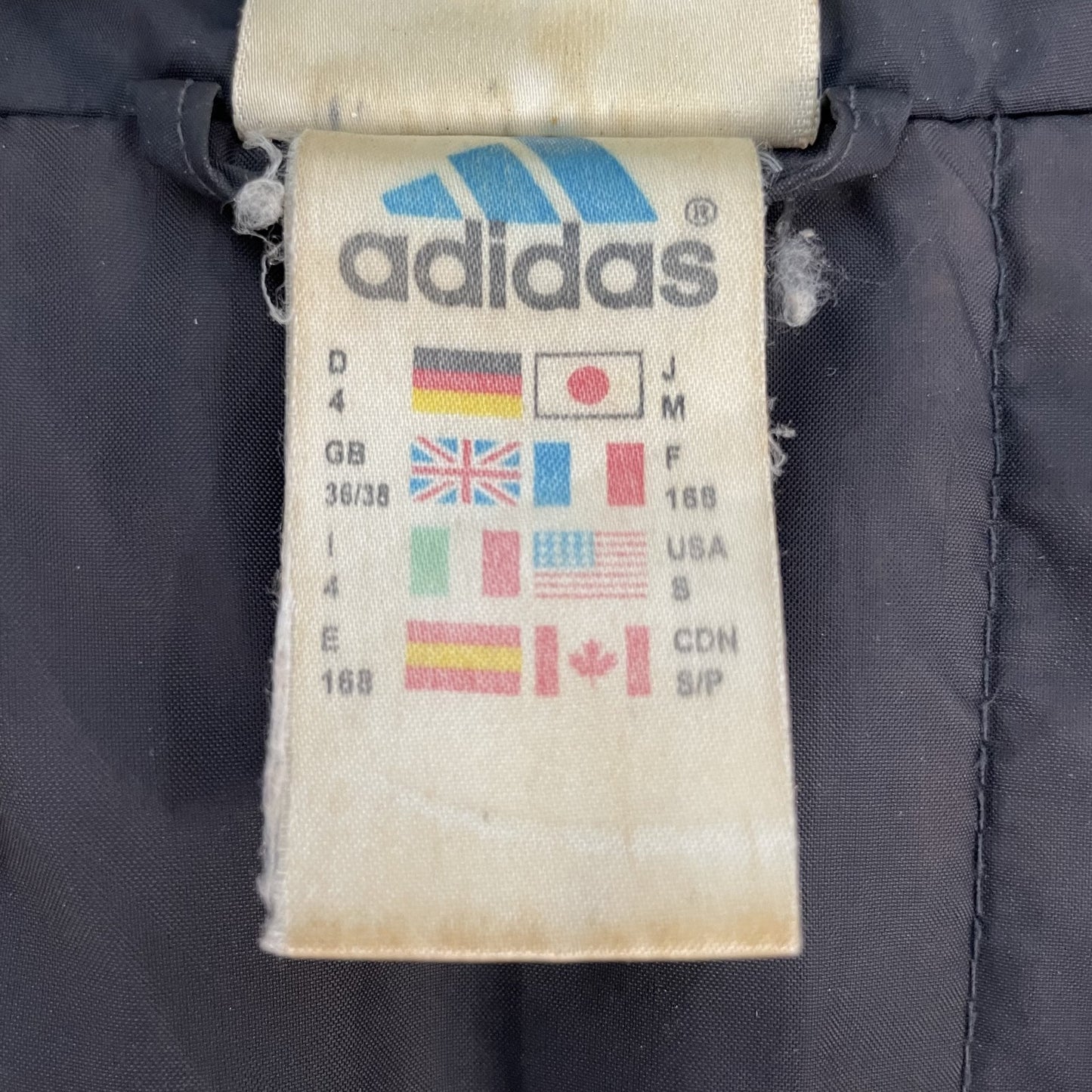 vintage 古着　ビンテージ　adidas　アディダス ナイロンジャケット　ジップアップ　胸刺繍ロゴ