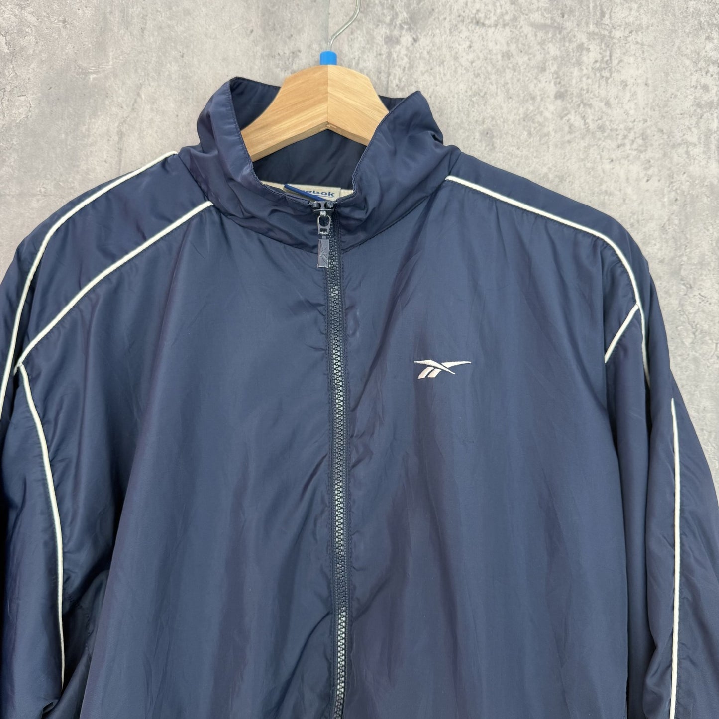 90s vintage 古着　ビンテージ　リーボック　ナイロンジャケット　刺繍ロゴ　Reebok　スポーツ　ストリート　フルジップ