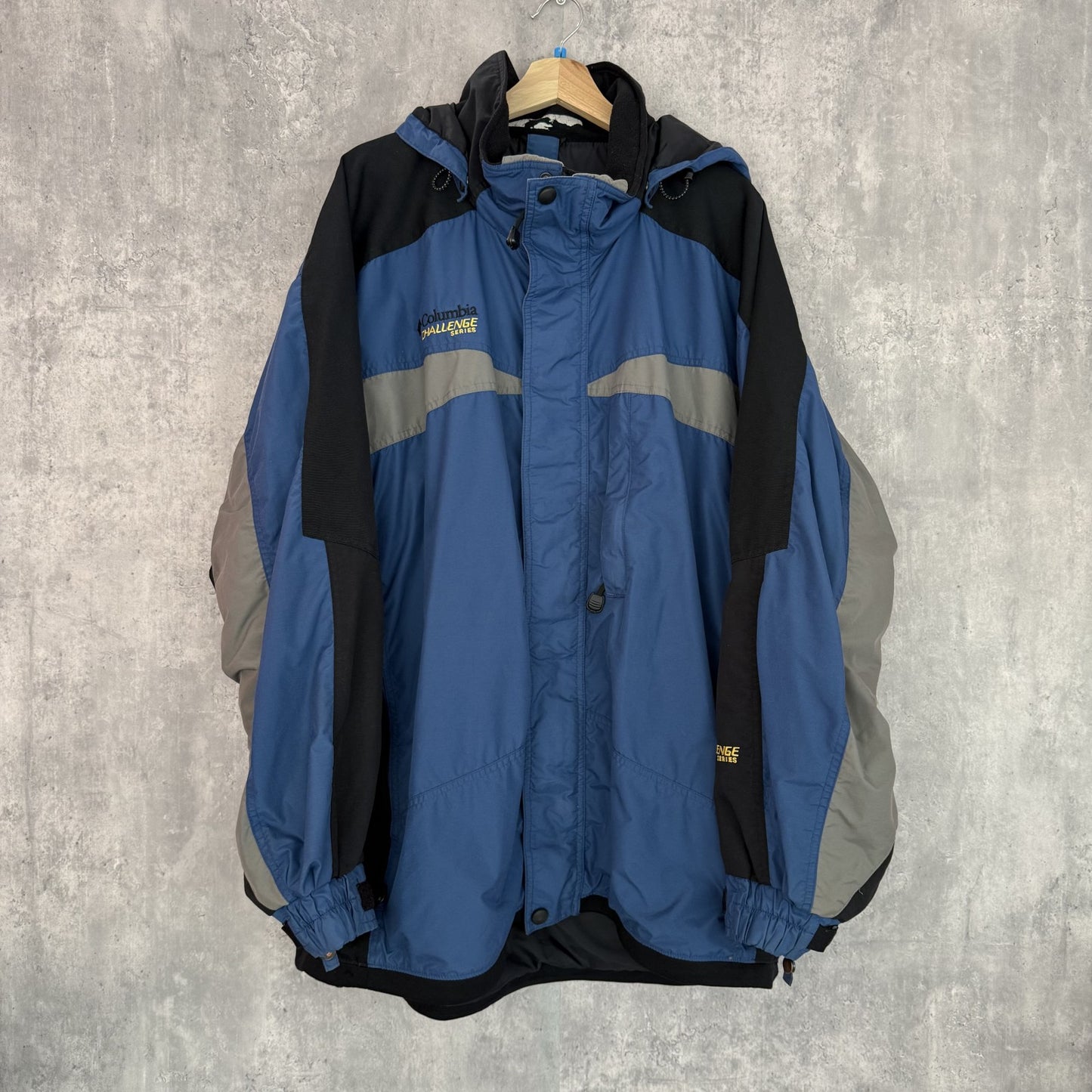 00s vintage 古着　ビンテージ　コロンビア　Columbia 　アウトドア　ナイロンジャケット　刺繍　ストリート　テック