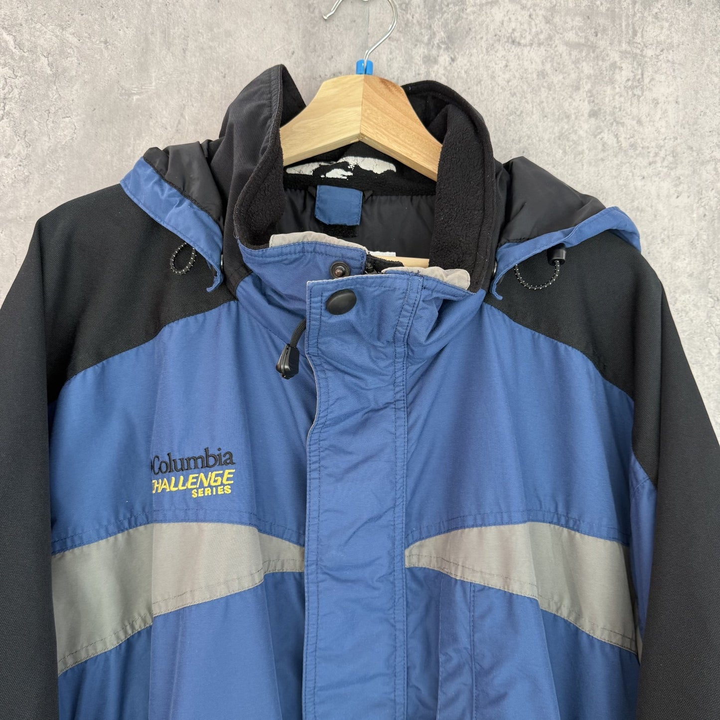 00s vintage 古着　ビンテージ　コロンビア　Columbia 　アウトドア　ナイロンジャケット　刺繍　ストリート　テック