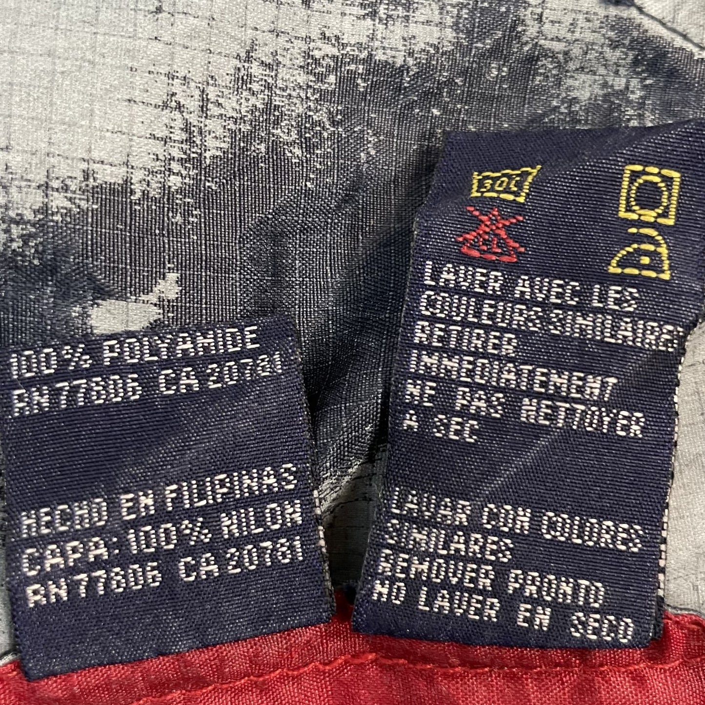 90s vintage 古着　ビンテージ　トミーヒルフィガー　TOMMYHILFIGER ナイロンジャケット　オールドトミー　ワンポイント　ロゴ刺繍