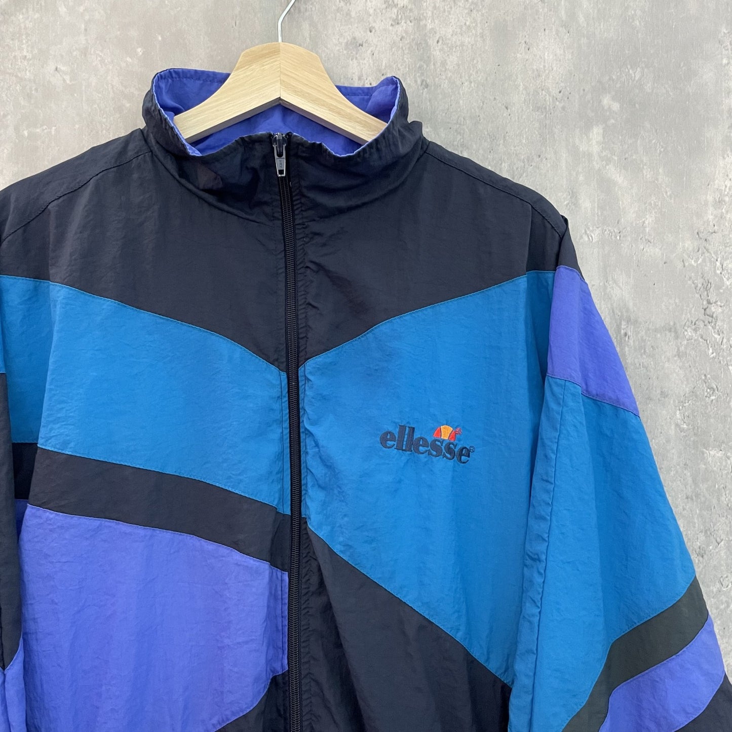 90s vintage 古着　ビンテージ　エレッセ　ellesse ナイロンジャケット　フルジップ　ブルゾン　ワンポイント　ロゴ刺繍