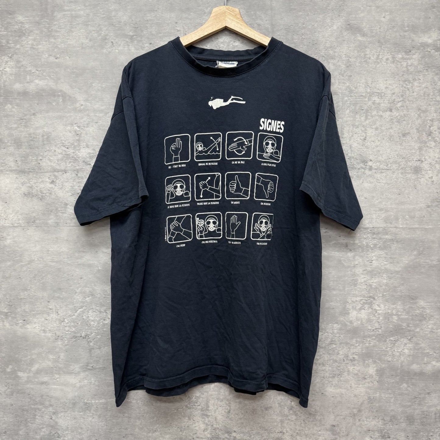 00s プリントTシャツ　シティ　ストリート　オーバーサイズ　ダイバーサイン　SIGNESTシャツ　ネイビー