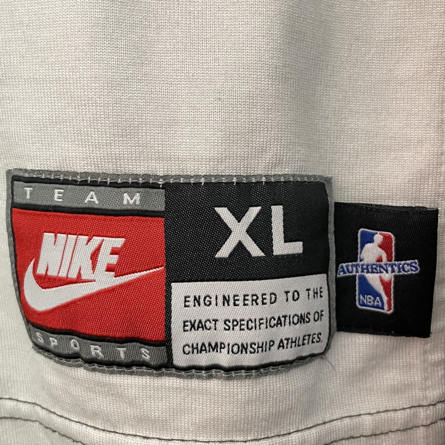 00s vintage 古着　ビンテージ　NIKE ナイキ　NBA ストリート　フロントロゴ　Vネック　半袖シャツ