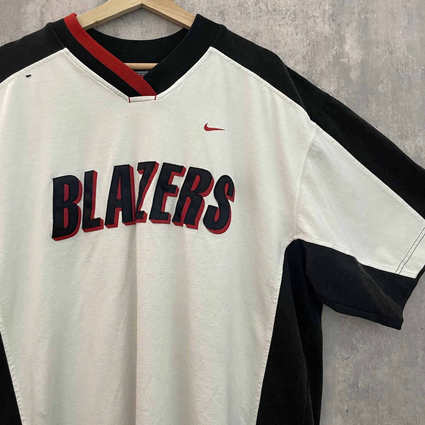 00s vintage 古着　ビンテージ　NIKE ナイキ　NBA ストリート　フロントロゴ　Vネック　半袖シャツ